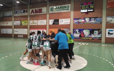 Felicitat total a l'OAR Gràcia davant la seva gent després de batre el Mislata | Sergi Park